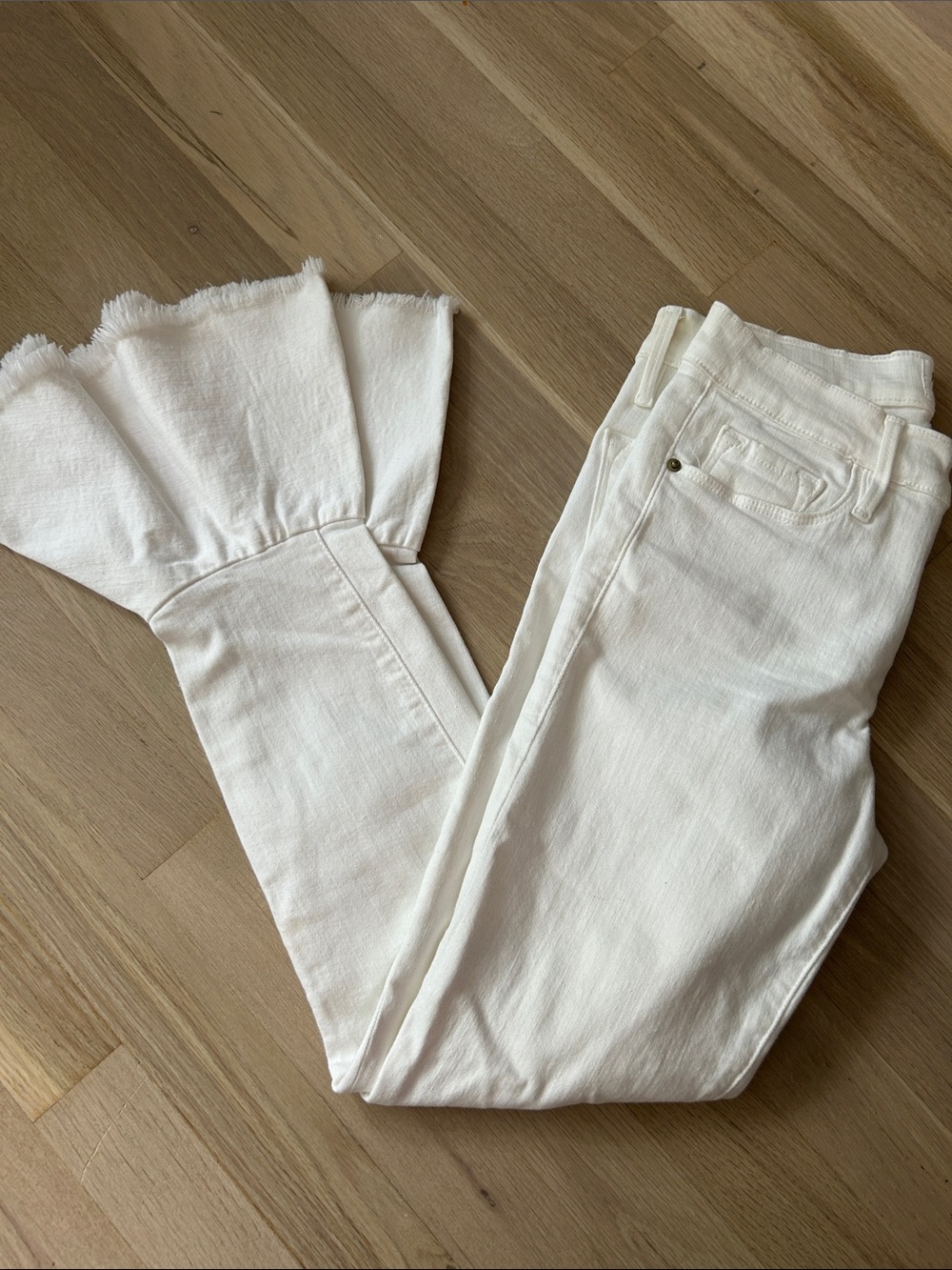 FRAME white denim high-rise jeans with gold button - Picture 4 of 7